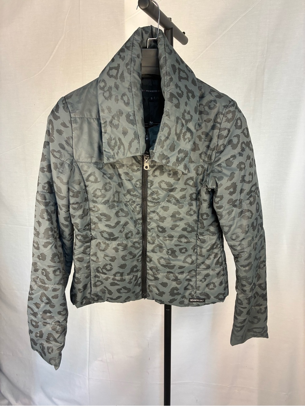 Mo x Members Only Gray Cheetah Puffer Jacket S
